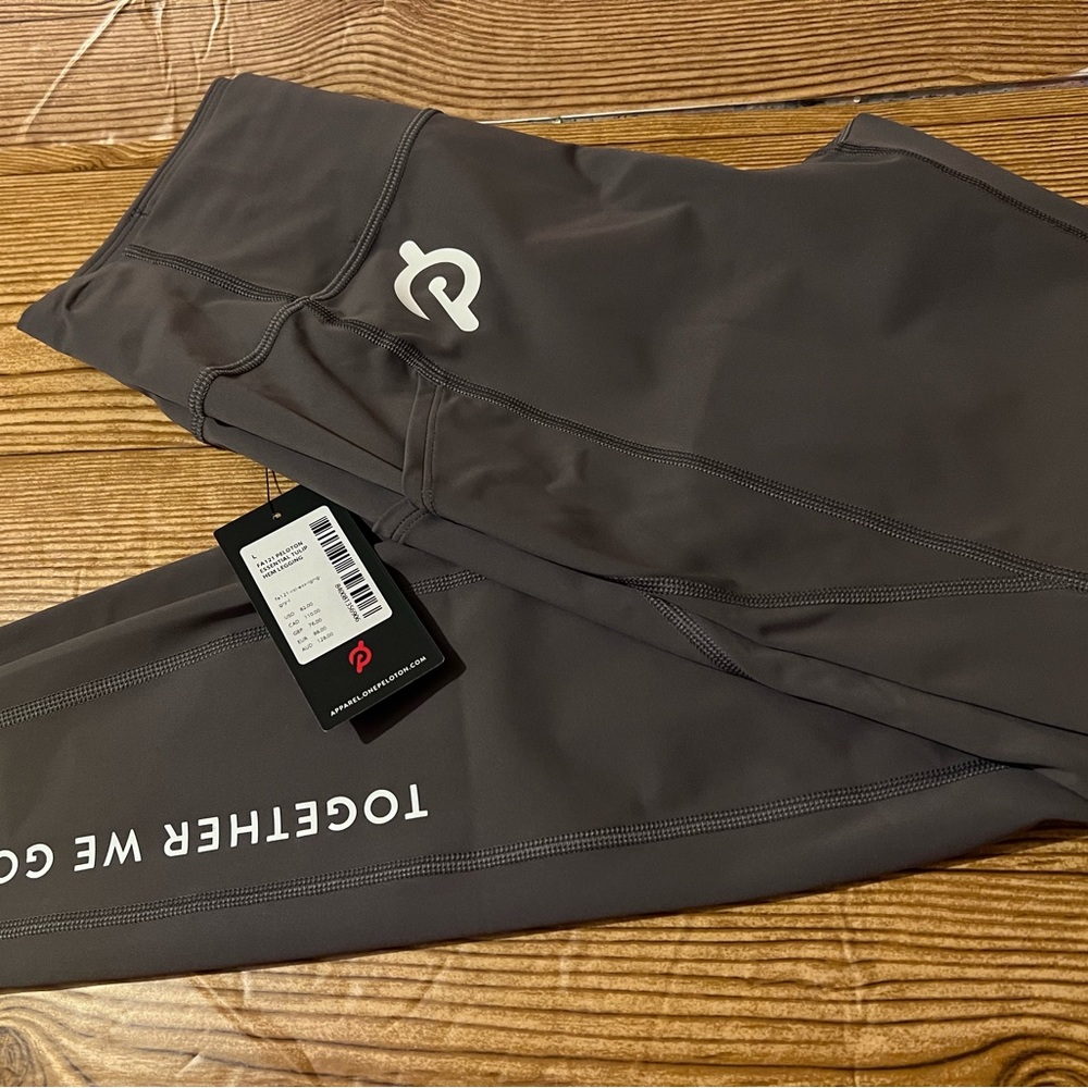 NWT PELOTON! Tulip Hem Leggings. Size Large, Gray.